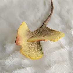 本絹ちりめん染花コサージュ《木の葉　いちょう》 2枚目の画像
