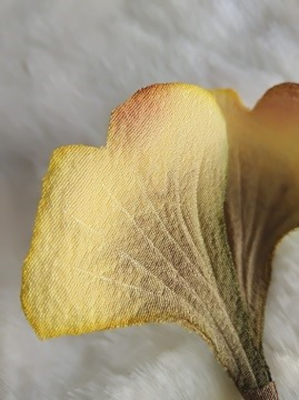本絹ちりめん染花コサージュ《木の葉　いちょう》 4枚目の画像