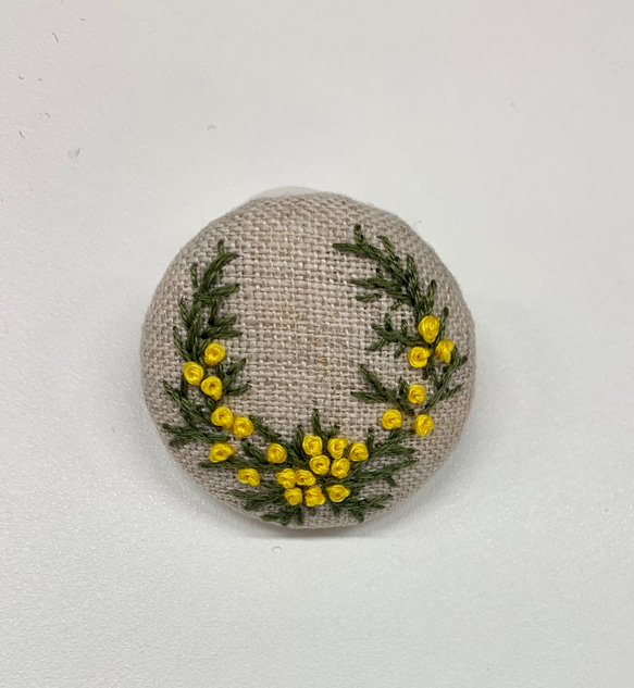 刺繍ブローチor刺繍ヘアゴム　ミモザの花 4枚目の画像