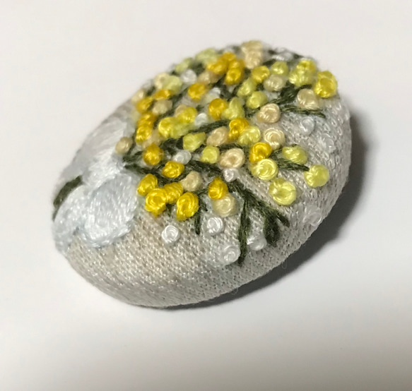 刺繍ヘアゴムor刺繍ブローチ ミモザの花束 2枚目の画像