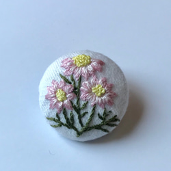 刺繍ヘアゴムor刺繍ブローチ ピンクのマーガレット 1枚目の画像