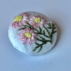 刺繍ヘアゴムor刺繍ブローチ ピンクのマーガレット 3枚目の画像