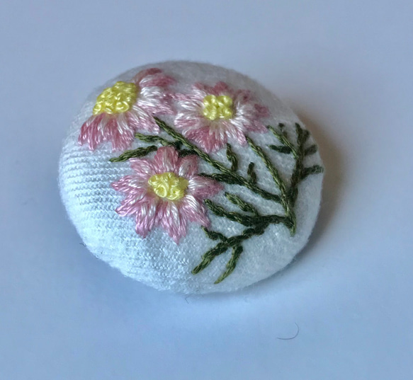 刺繍ヘアゴムor刺繍ブローチ ピンクのマーガレット 3枚目の画像