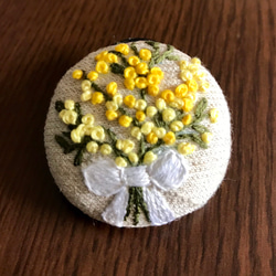 刺繍ヘアゴムor刺繍ブローチ ミモザの花束 1枚目の画像