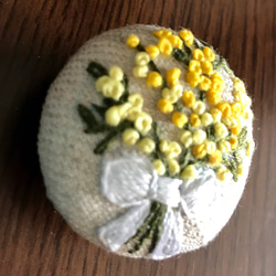 刺繍ヘアゴムor刺繍ブローチ ミモザの花束 2枚目の画像