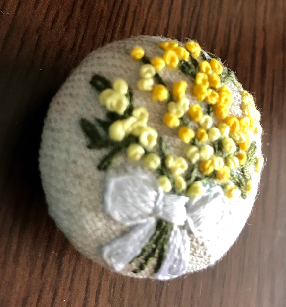 刺繍ヘアゴムor刺繍ブローチ ミモザの花束 2枚目の画像