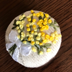 刺繍ヘアゴムor刺繍ブローチ ミモザの花束 3枚目の画像