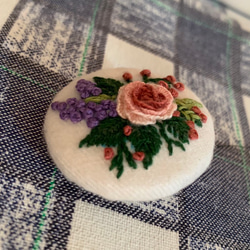 立体刺繍ブローチ バラの花束 2枚目の画像
