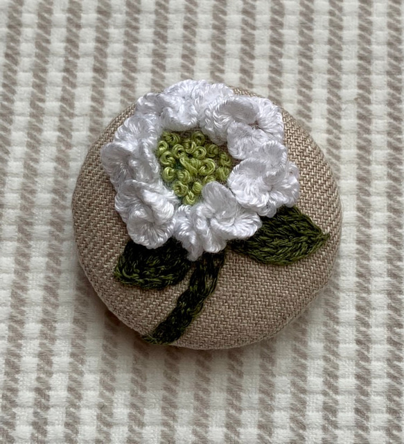 刺繍ブローチor刺繍ヘアゴム 2枚目の画像