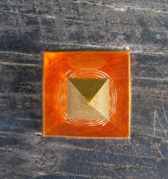 【宇能】黃水晶. 對應太陽輪,招財,轉換電磁波負能量的奧根水晶能量塔 第4張的照片