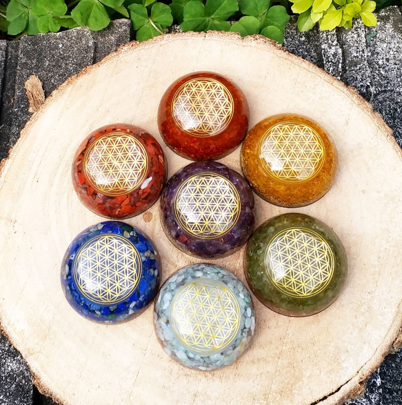 【宇能】生命之花,七脈輪奧根水晶組, 平衡身心健康,轉換電磁波負能量的奧根水晶能量圓墜 第1張的照片