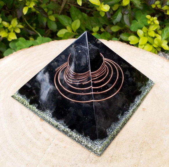 【宇能】黑碧璽原礦石,黑曜石,避煞防負能 ,轉換電磁波負能量的奧根水晶能量塔 第2張的照片