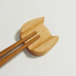 木製、ネコ顔箸置き(2個セット) 1枚目の画像