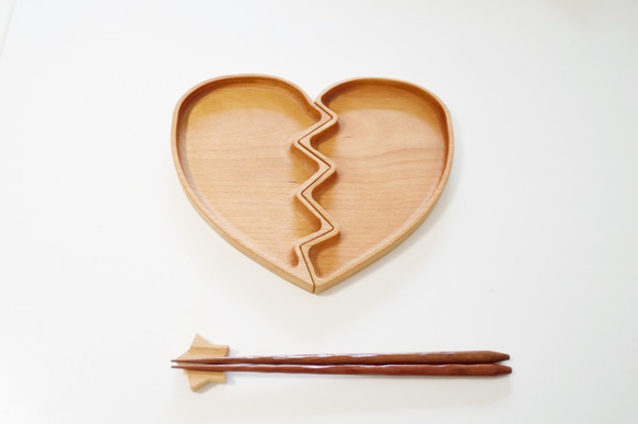 wood heart dish( 2人１つになるハートのお皿) 1枚目の画像