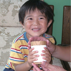 思い出の形をカップに【七五三、お食い初め、百か日、誕生日、入学祝、卒業祝、成人、母の還暦】マギーカップ　ナチュラルウッド 3枚目の画像