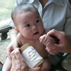 思い出の形をカップに【七五三、お食い初め、百か日、誕生日、入学祝、卒業祝、成人、母の還暦】マギーカップ　ナチュラルウッド 4枚目の画像