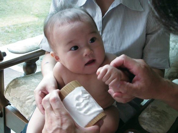 思い出の形をカップに【七五三、お食い初め、百か日、誕生日、入学祝、卒業祝、成人、母の還暦】マギーカップ　ナチュラルウッド 4枚目の画像