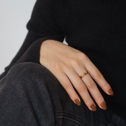 金色圓角方型鋯石戒指 | 優雅細戒指 |簡約金色 | 高品質14K鍍金 | MINIMALIST| RUISCHE 第3張的照片