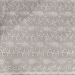 ⭐️SALE⭐️定形郵便送料無料／2色セット・日本製マーガレット刺繍カットワーク綿レース生地　各48×50cm x 3枚目の画像