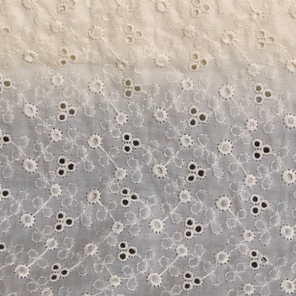 定形郵便送料無料⭐️SALE⭐️日本製クリーム小花刺繍綿レース生地　96×30cm  ll 1枚目の画像