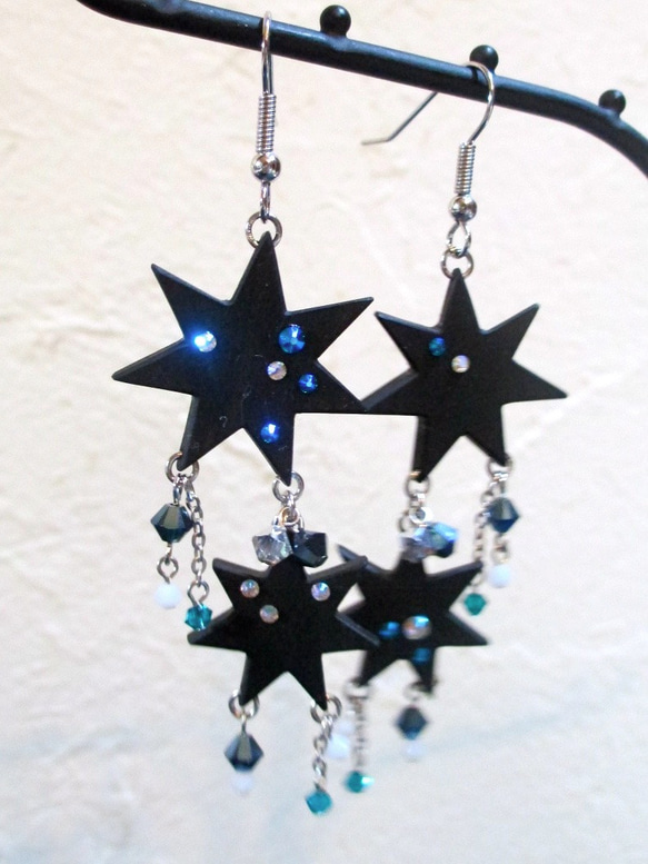 [聖誕節]時髦的黑星耳環☆木和星星和施華洛世奇珠（金屬藍）耳環改變] 第5張的照片