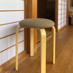 皆川明×kvadrat　タンバリンスツール【オリーブ/ナチュラルフレーム】送料無料 3枚目の画像