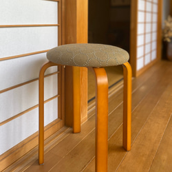 皆川明×kvadrat　タンバリンスツール【オリーブ/ハニーブラウンフレーム】送料無料 3枚目の画像