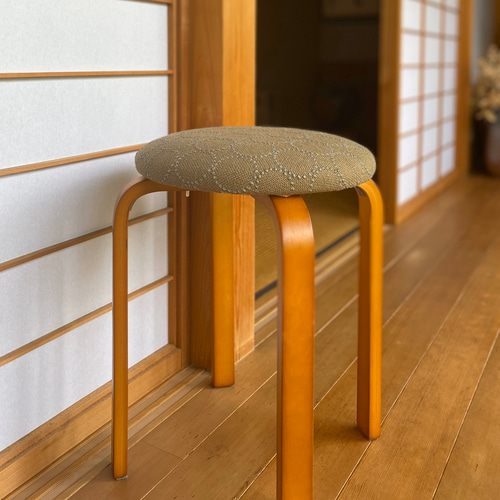 皆川明×kvadrat タンバリンスツール【オリーブ/ハニーブラウンフレーム