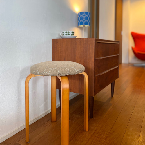 皆川明×kvadrat タンバリンスツール【オリーブ/ハニーブラウンフレーム