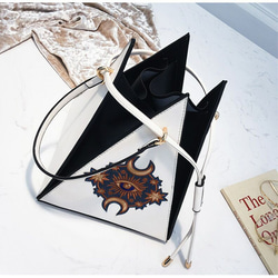 バッグ　刺繍　三角ピラミッド　 ショルダーバッグ　ハンドバッグ 2枚目の画像