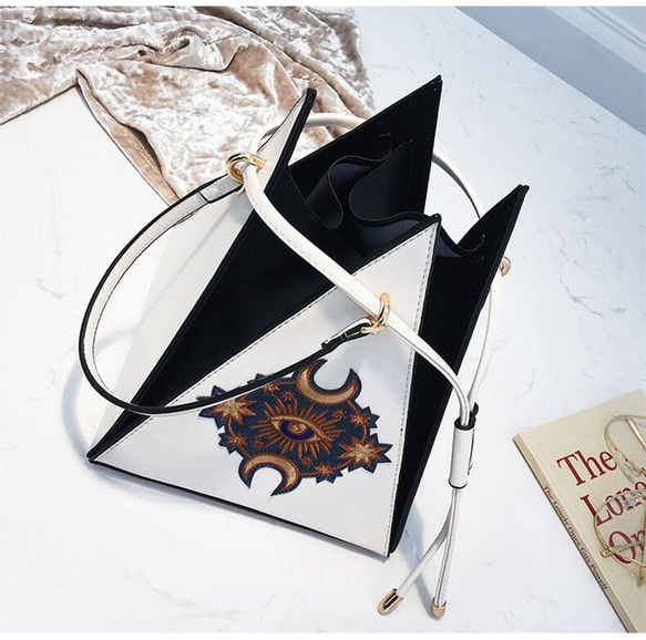 バッグ　刺繍　三角ピラミッド　 ショルダーバッグ　ハンドバッグ 2枚目の画像