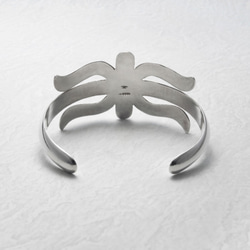 Navajo Sandcast style Silver Spider Bangle with 18K Concho 3枚目の画像