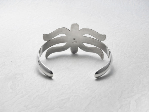 Navajo Sandcast style Silver Spider Bangle with 18K Concho 3枚目の画像