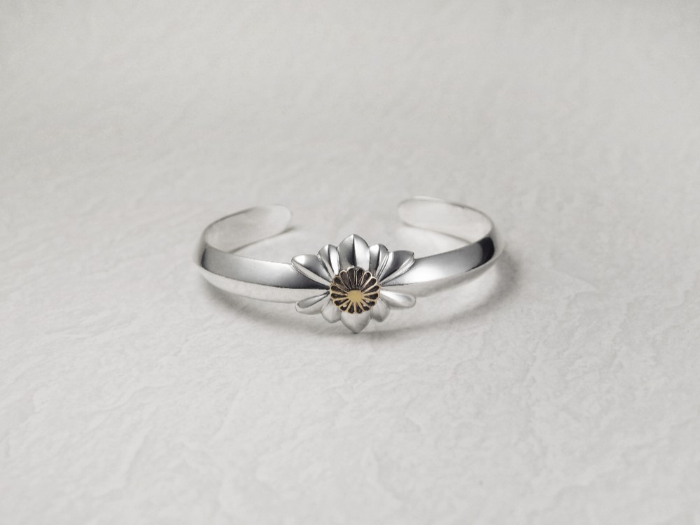 Navajo Sandcast style  Radial Bangle with18K Gold Kiku