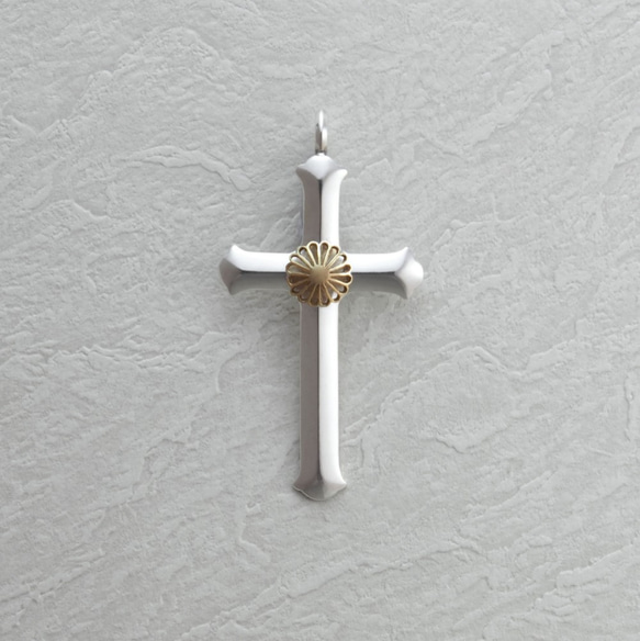 925 silver Jūmonji Cross Pendant with 18k Kiku (s) 1枚目の画像