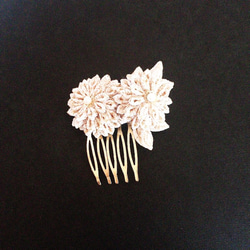 つまみ細工 剣菊の小さな髪飾り(ヘアコーム) 2枚目の画像