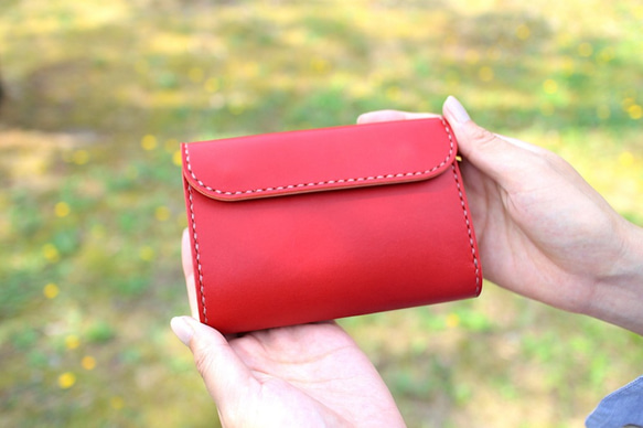 【受注生産品】三つ折り財布 ～栃木アニリン赤×栃木ヌメ～ 1枚目の画像