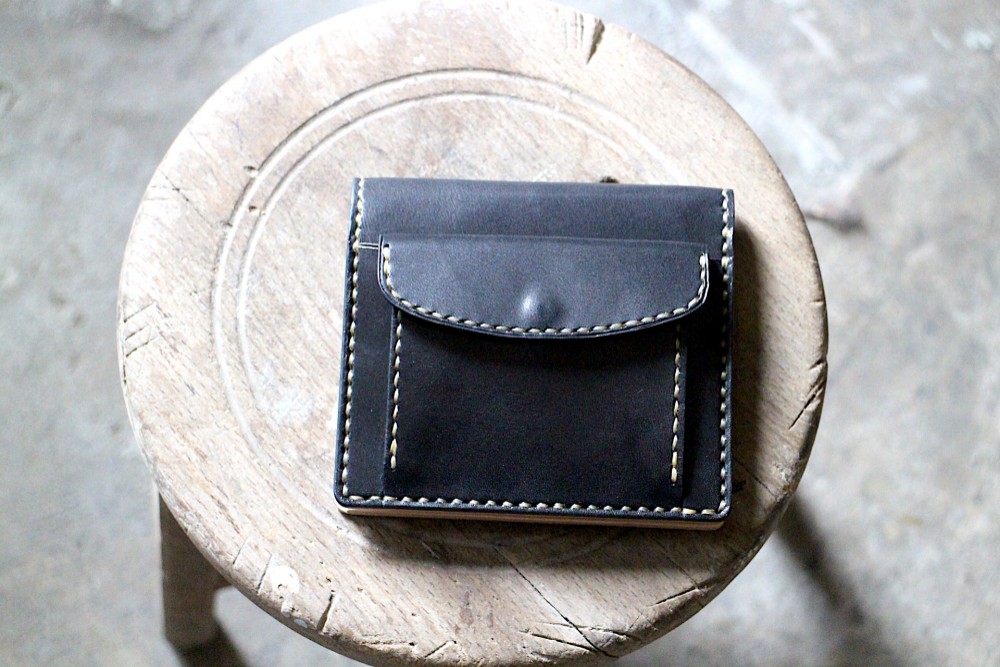 コインが取り出しやすい二つ折り財布 ～栃木ヌメブラック×栃木ヌメ～ 頭文字名入れ送料無料【受注生産品】