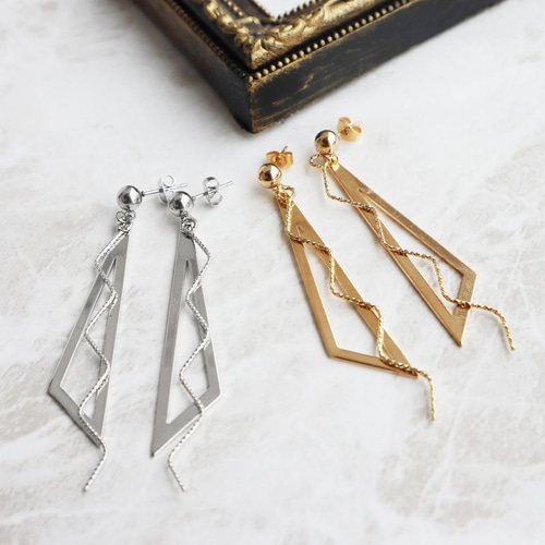 最高品質✨ハイクオリティ✨ 緑のトライアングル型ピアス Triangle Pierce 15 - SHIHARA