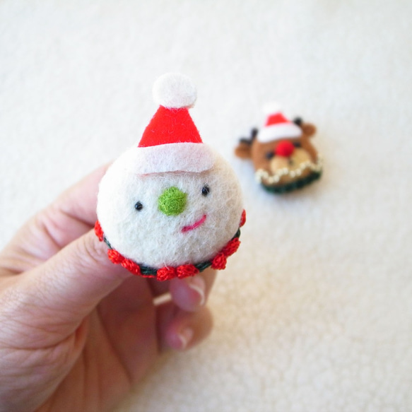 【接單製作】聖誕雪人&馴鹿/羊毛氈別針2入一組(雪人馴鹿胸針穿搭配件禮物聖誕節交換禮物snowman reindeer) 第5張的照片