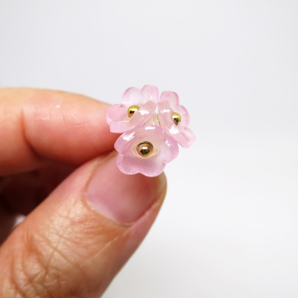 粉紅盛開/樹脂耳環 (花 花朵 樹脂 貼耳 耳環 耳針 耳夾 矽膠 不鏽鋼 氣質 精選) 第3張的照片