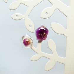 紫色的浪漫/樹脂耳環(矽膠 耳夾 耳針 不鏽鋼 新鮮人 學生 上班族 樹脂 滴膠 UV膠 幾何 簡約 不對稱 精選) 第4張的照片