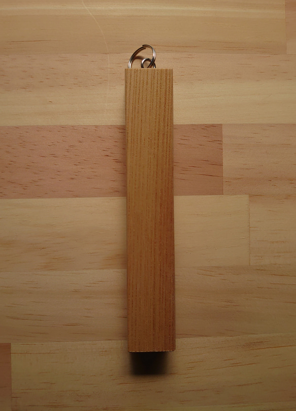 シンプルな木製キーホルダー、天然木、ケヤキ 5枚目の画像