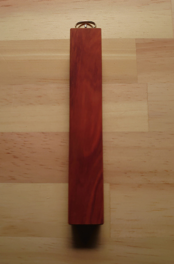 シンプルな木製キーホルダー、レッドハート、天然木 5枚目の画像