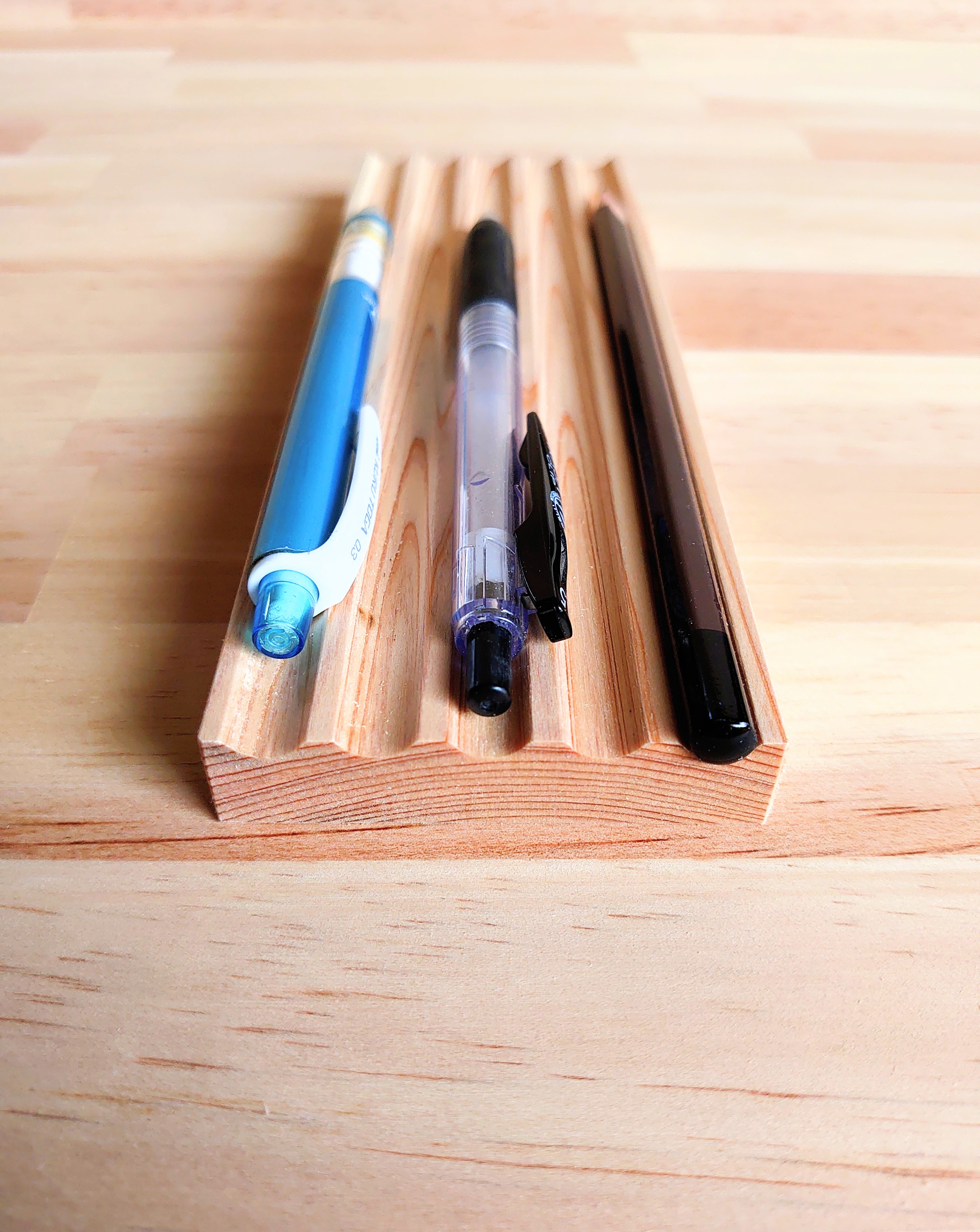 桧(ヒノキ)のペン置き、天然木、木製