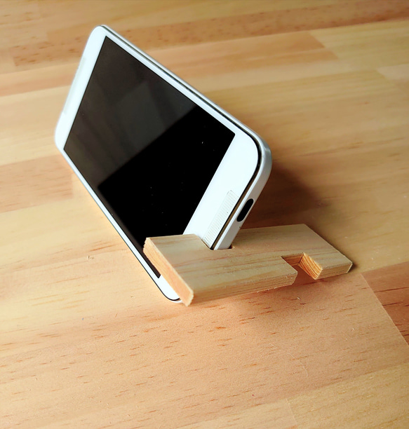 完全ハンドメイド【木製スマホスタンド】 木製スマホスタンド 角度調整可能な手作りのスマホに優しい木の