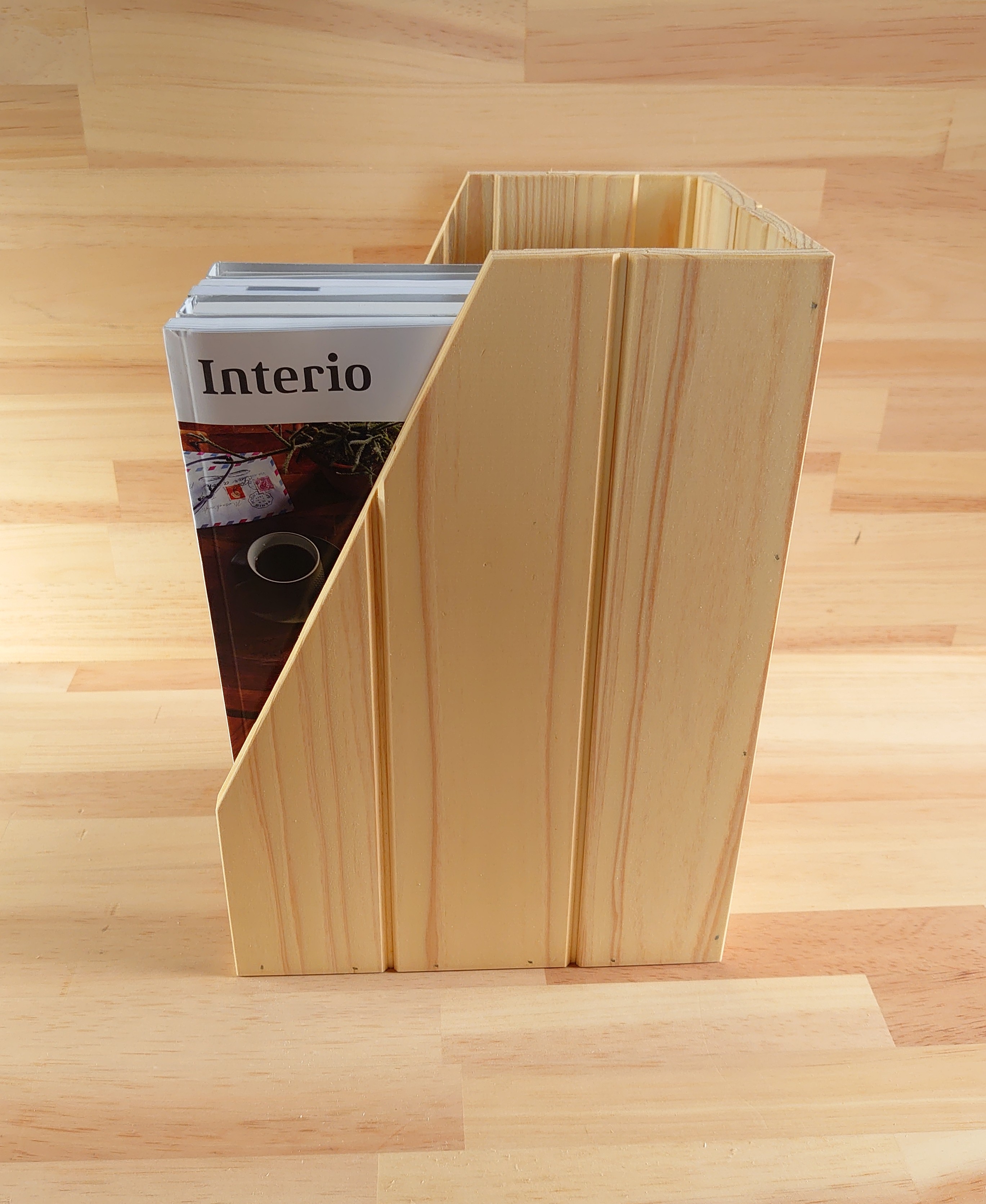 木製ブックスタンド、温かみある天然木