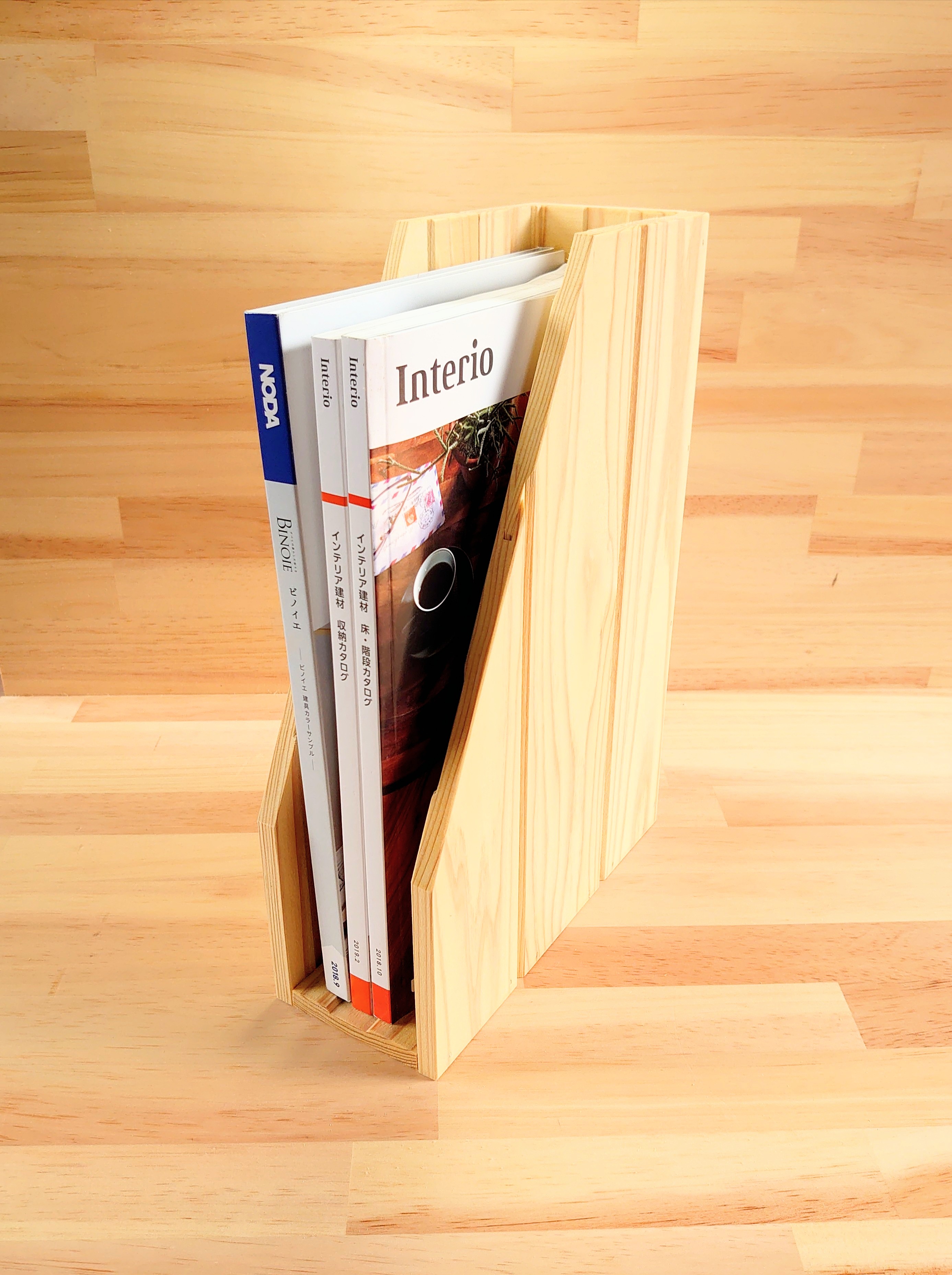 スリム木製ブックスタンド、温かみある天然木 5,670円