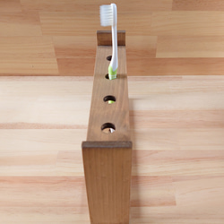 モダンな歯ブラシスタンド、木製 3枚目の画像