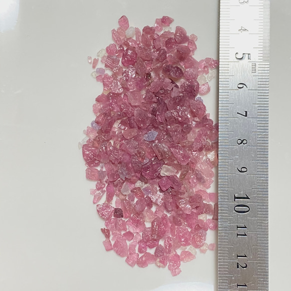 ピンクトルマリン 砂糖菓子の様な可愛い石　穴なしさざれ石　20g 2枚目の画像